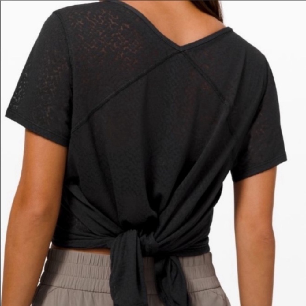 Lululemon loop around black tee Medium - Picture 7 of 10